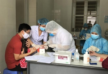 Bộ Y tế đề nghị Hà Nội tăng tốc trong việc lấy mẫu xét nghiệm để khoanh vùng dập dịch COVID-19