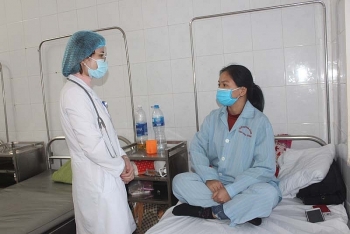 Nhân viên y tế tăng cường chống COVID-19 ở miền Trung được hỗ trợ 1 tháng lương cơ bản