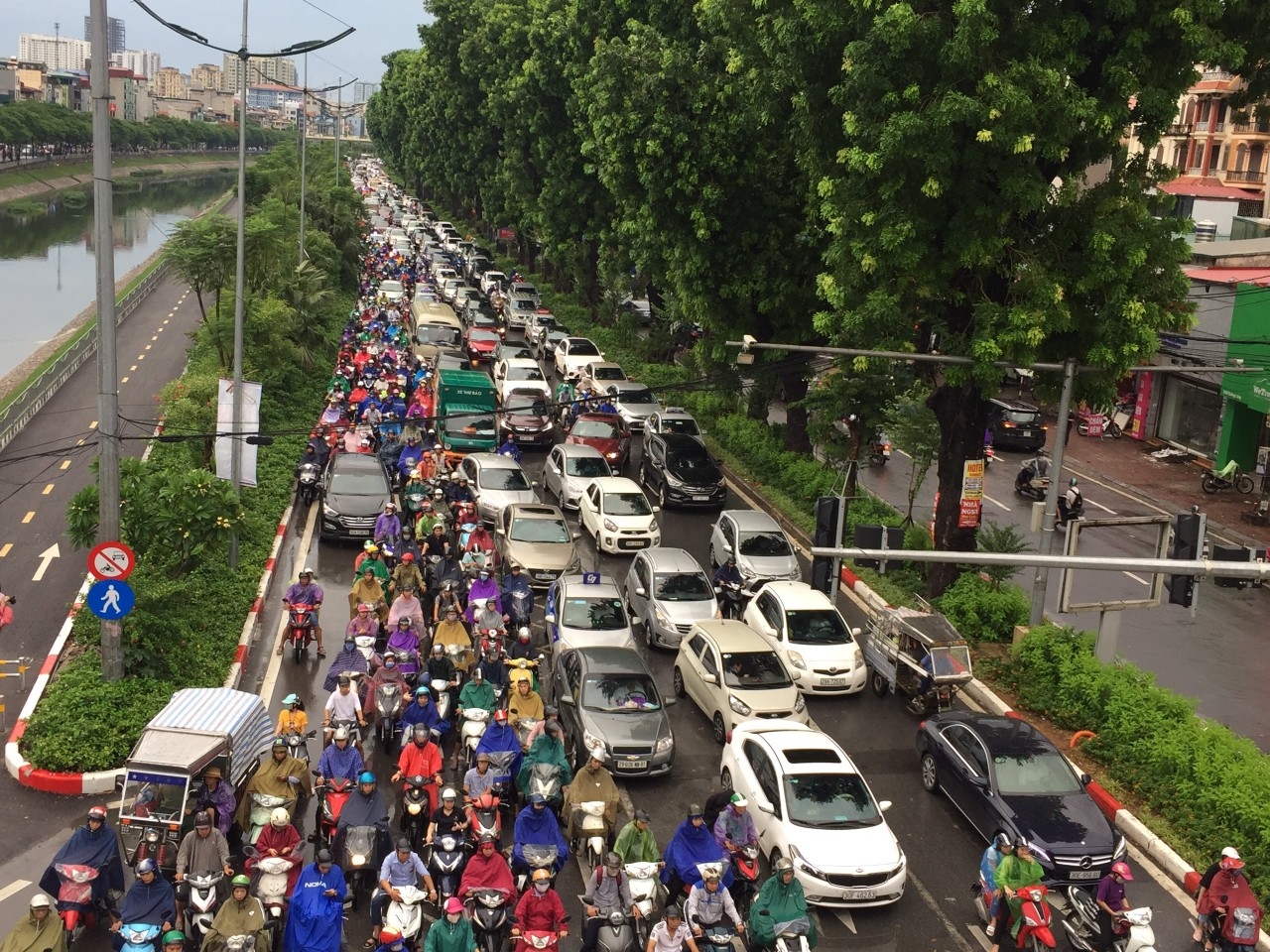 dan mang o at chia se anh ha noi pho cung nhu song sau tran mua lon sang 109