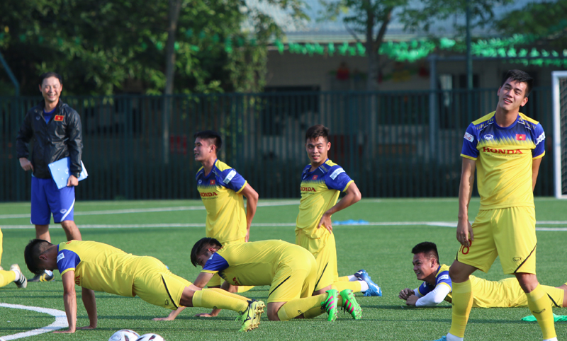 hlv park hang seo ren quan giua troi nang gat bang nhung bai tap kho