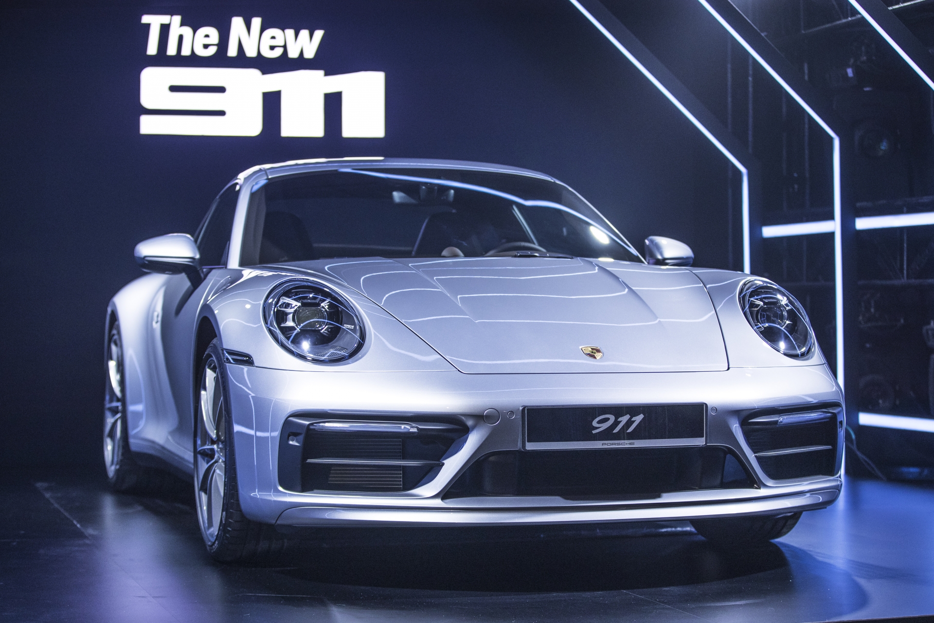 Cỗ máy kinh điển: Porsche 911 mới ra mắt tại Việt Nam