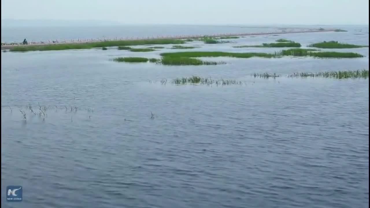 video choang voi con duong duoi nuoc chia doi mat ho nhu trong phim vien tuong