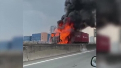 Video: Container bốc cháy ngùn ngụt trên cao tốc Long thành-Dầu Giây
