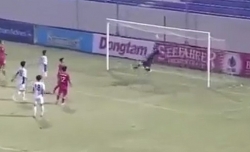 Video: Pha bật người đẩy bóng cứu thua mang đẳng cấp thế giới của thủ môn U21 Việt Nam