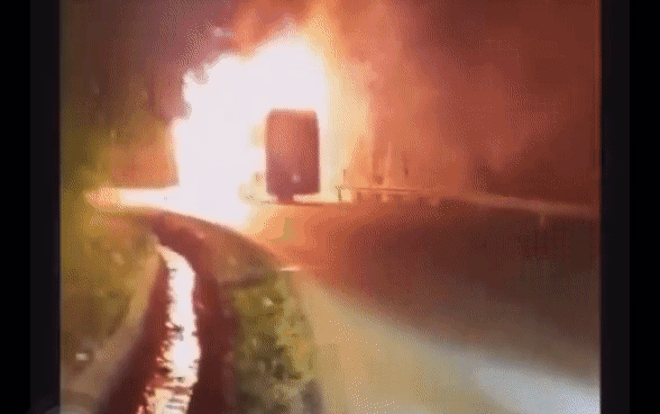 Xe khách cháy trơ khung ở Quảng Ninh: 20 hành khách thoát chết, hành lý bị thiêu rụi
