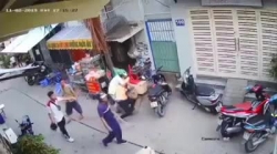 video tu lao dau vao o to roi gio tro an va nam thanh nien nhan cai ket dang