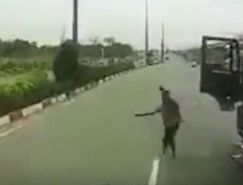video khong duoc nhuong duong tai xe xe tai vac ma tau doi xu chu xe container