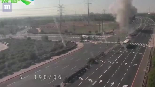 video ten lua lao thang xuong duong cao toc roi no tung