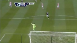 Video: Khó tin thủ môn ghi bàn từ khoảng cách 100m