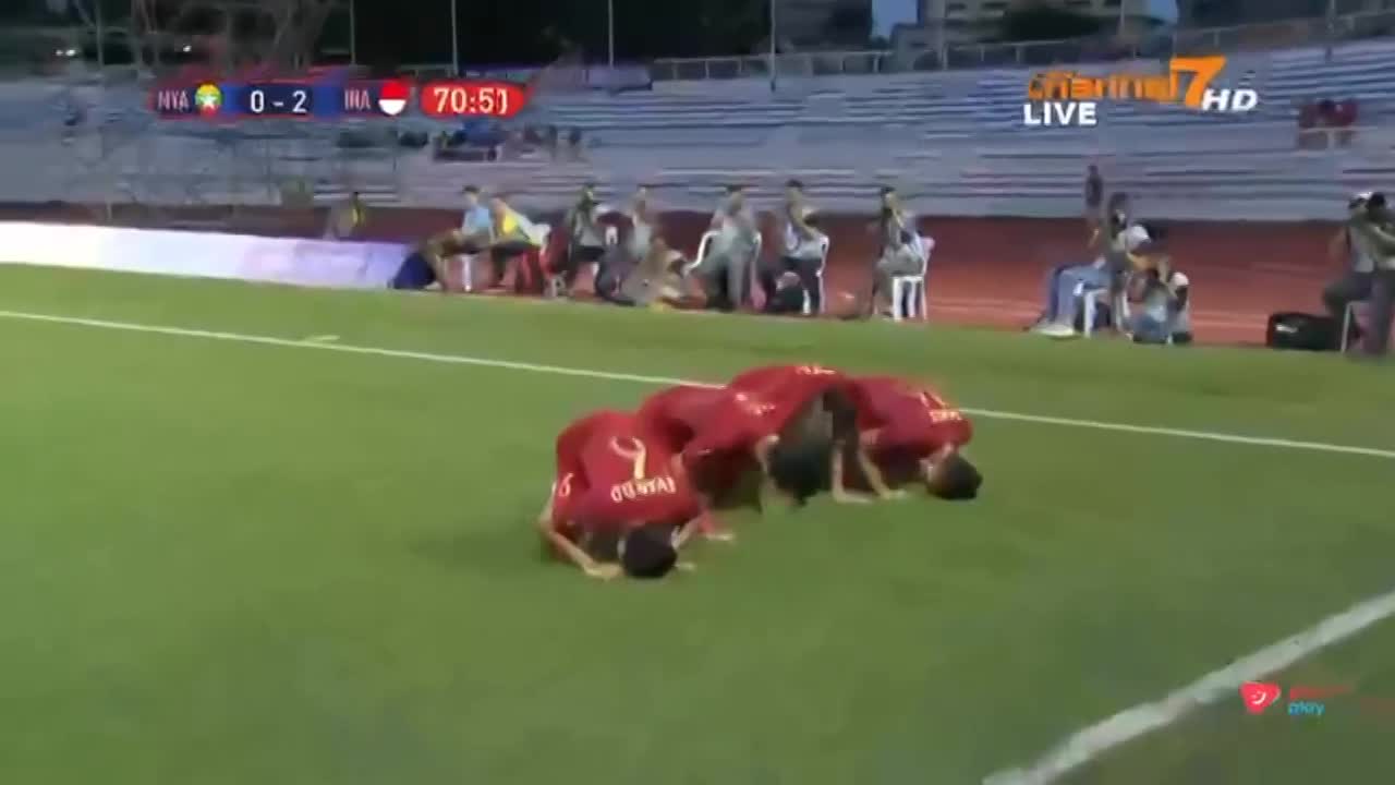 video pha danh dau tinh te giup u22 indonesia nang ti so 2 0 truoc u22 myanmar