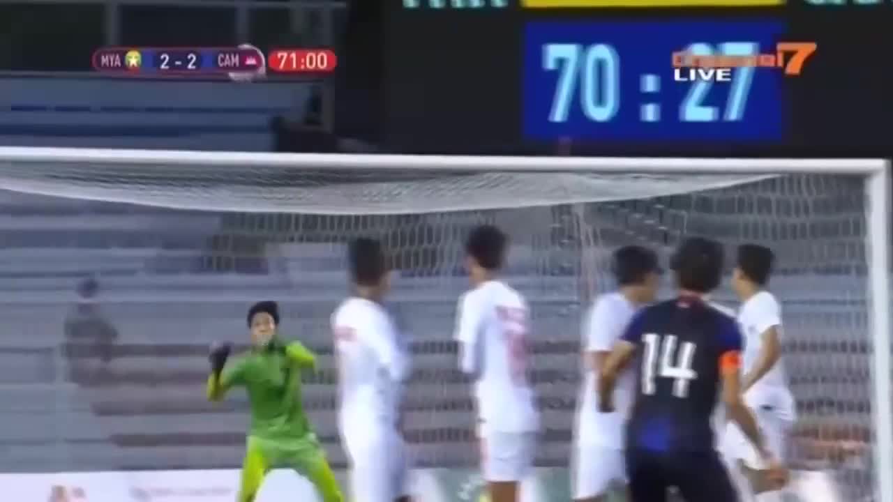 Video: Keo Sokpheng đá phạt như C.Ronaldo gỡ hòa 2-2 cho U22 Campuchia