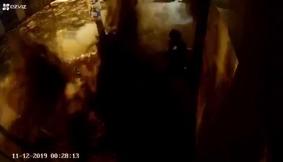 video ong nuoc no tung nhu bom o buon ma thuot nguoi va xe lao thang xuong ho