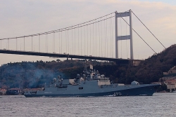 Hé lộ hình ảnh được cho là tàu chiến của Nga mang tên lửa hành trình tới Syria