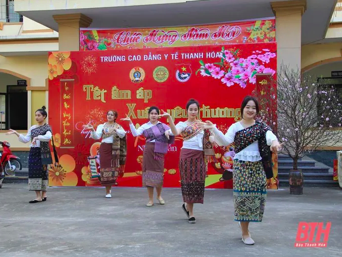 Trường Cao đẳng Y tế Thanh Hóa đã tổ chức chương trình 'Tết ấm áp, xuân yêu thương' nhân dịp Tết Nguyên đán Nhâm Dần 2022.