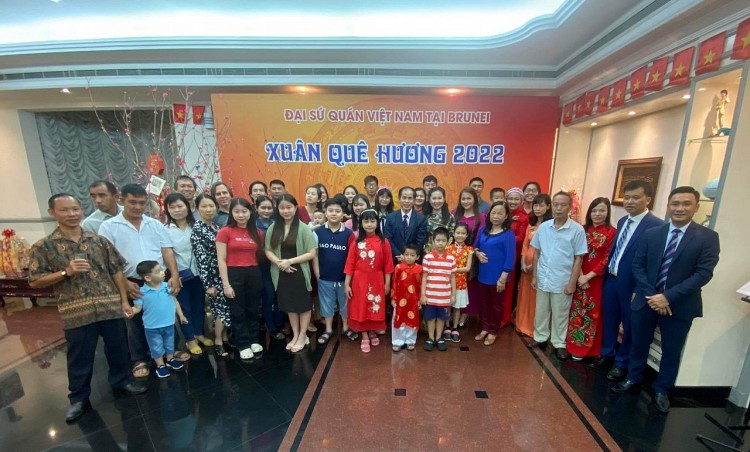 Đông đảo bà con kiều bào tham dự Đại sứ Việt Nam tại Brunei Trần Văn Khoa 