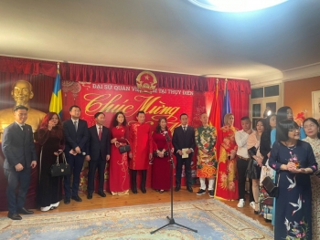 Tết cộng đồng và lễ ra mắt Hội phụ nữ người Việt Nam tại Thụy Điển