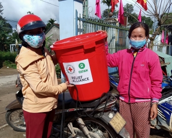Oxfam tại Việt Nam tiếp tục hỗ trợ người dân Quảng Nam và Hà Tĩnh phục hồi sau bão lũ