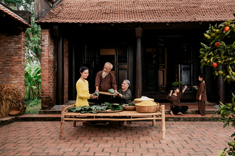 Gói bánh chưng - Phong tục đẹp được người Việt lưu truyền ngàn đời