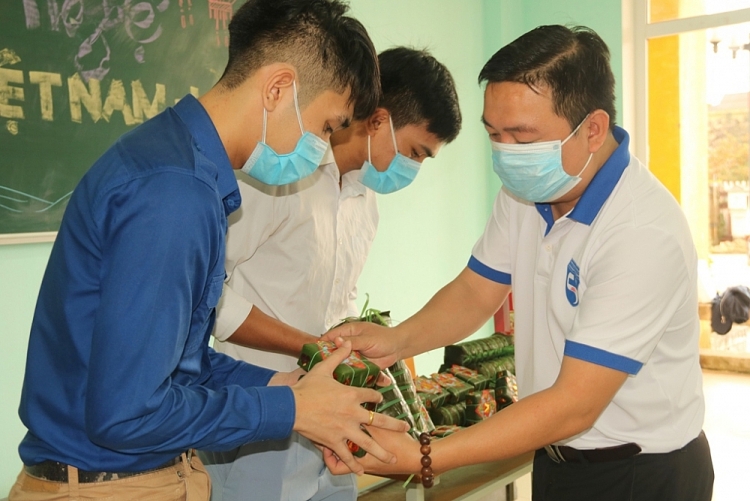 Sinh viên Lào đón Tết Tân Sửu ấm áp nghĩa tình tại nhiều tỉnh thành trên cả nước