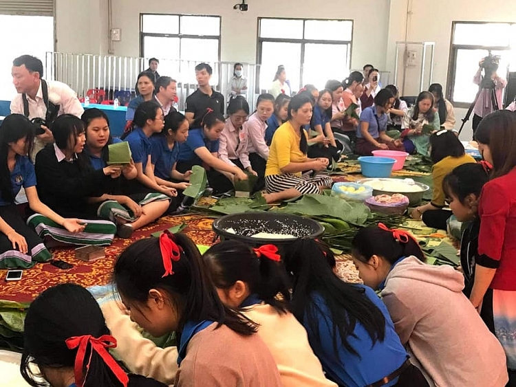 Cộng đồng người Việt tại Lào đón Tết cổ truyền Tân Sửu gọn nhẹ, bảo đảm an toàn