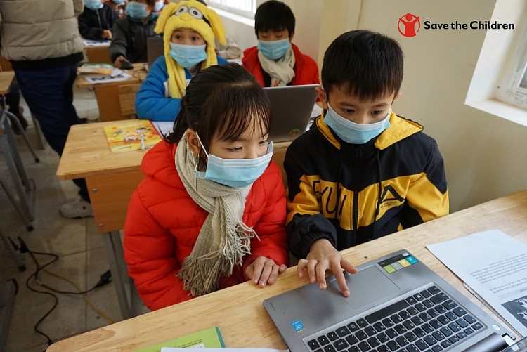 Hơn 200 học sinh và giáo viên Bảo Hà (Lào Cai) được tập huấn công nghệ thông tin nhờ Tổ chức Cứu trợ Trẻ em