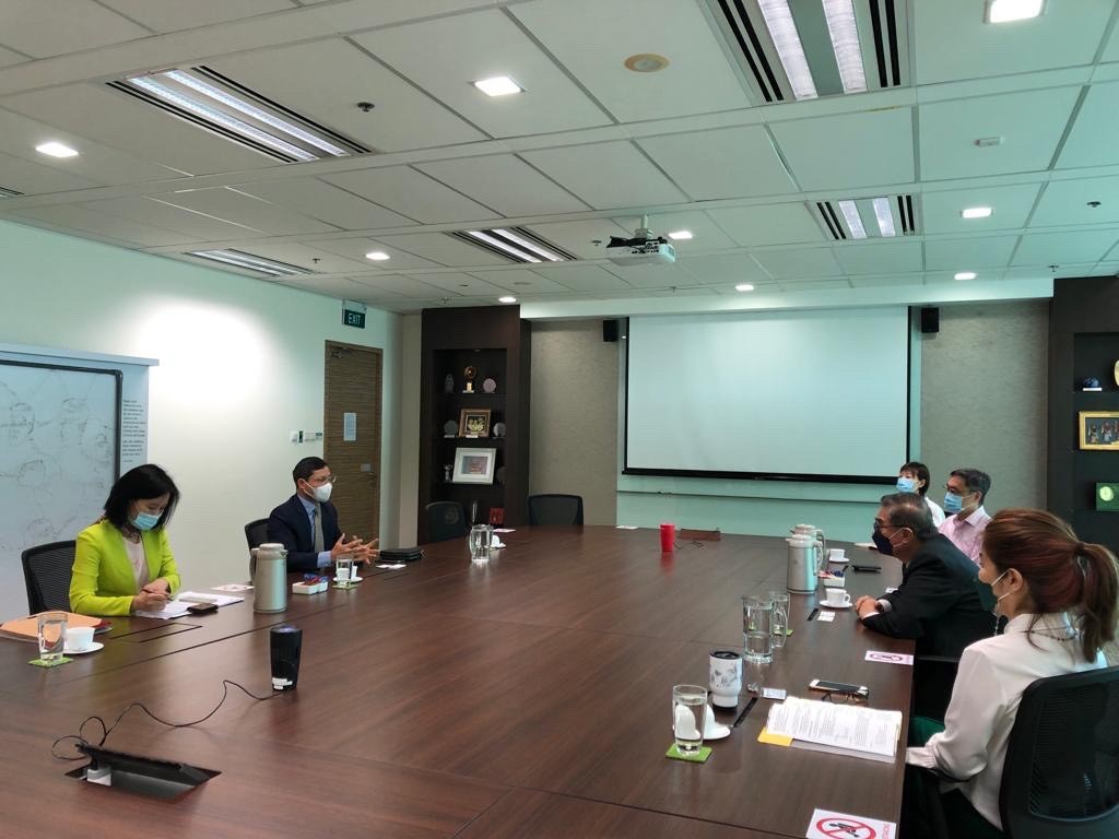 Quang cảnh buổi làm việc giữa Hội Hữu nghị Việt Nam – Singapore và Quỹ Quốc tế Singapore (SIF).