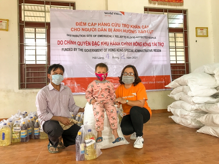 World Vision Việt Nam cấp phát gói thực phẩm thiết yếu cho 920 hộ gia đình tại Quảng Trị