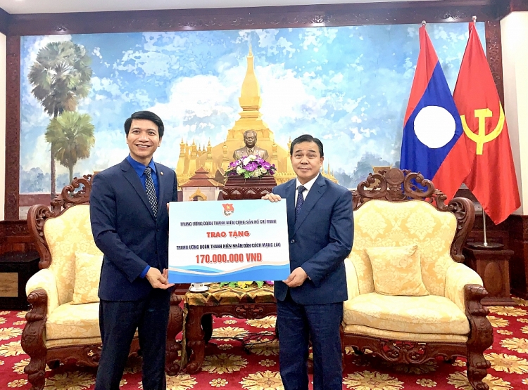 T.Ư Đoàn TNCS Hồ Chí Minh trao hỗ trợ T.Ư Đoàn TNNDCM Lào thông qua Đại sứ quán Lào tại Việt Nam.