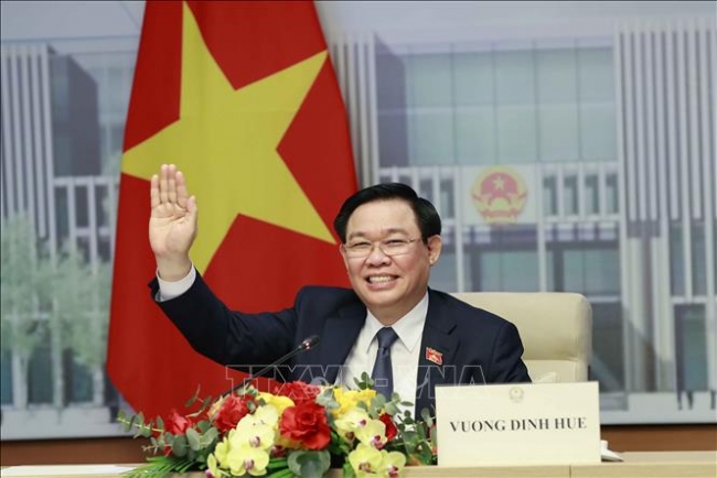 Chủ tịch Quốc hội Vương Đình Huệ hội đàm trực tuyến với Uỷ viên trưởng Nhân đại toàn quốc Trung Quốc