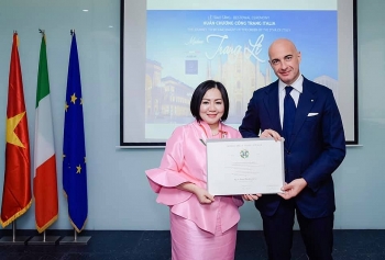 "Người phụ nữ quyền lực" của làng model Việt nhận Huân chương công trạng Italia