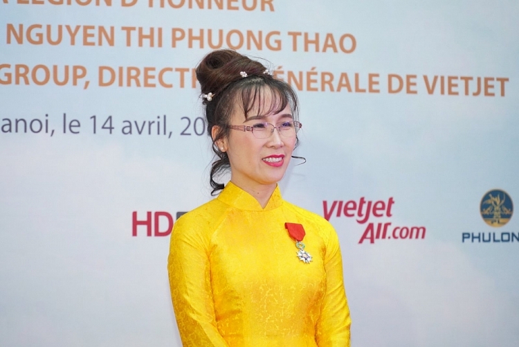 Bà Nguyễn Thị Phương Thảo nhận Huân chương Bắc đẩu Bội tinh.