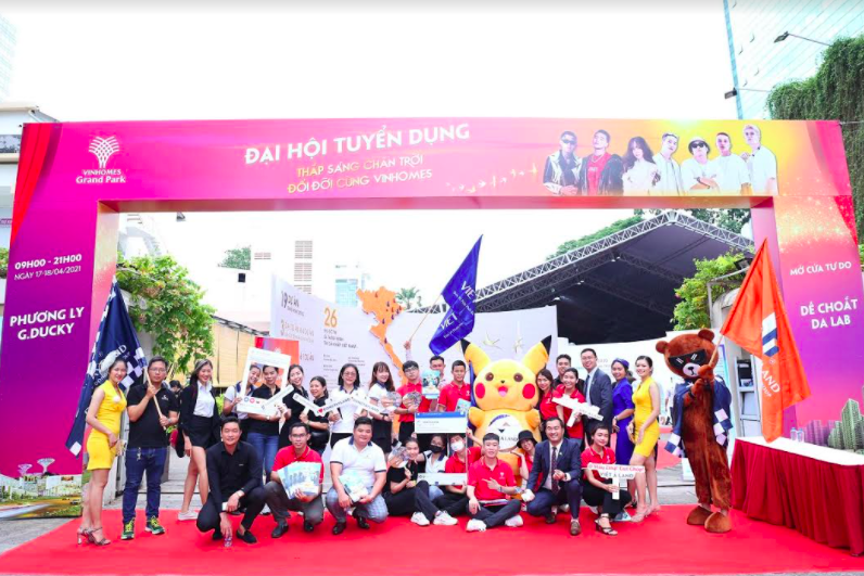 Hàng nghìn ứng viên tham dự đại hội tuyển dụng Bất động sản lớn nhất 2021 Hàng nghìn ứng viên tham dự đại hội tuyển dụng Bất động sản lớn nhất 2021