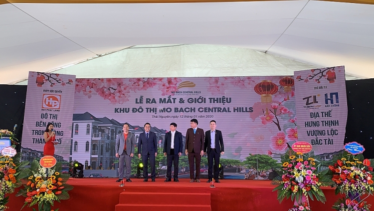 Ông Vũ Văn Trường CTHĐQT - TGĐ Thiên Lộc đại diện chủ đầu tư cùng các đại biểu, đối tác trong lễ mắt dự án Mỏ Bạch Central Hill.