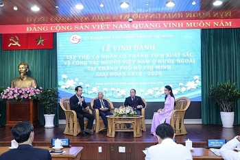 tphcm vinh danh 50 tap the ca nhan xuat sac trong cong tac nguoi viet o nuoc ngoai