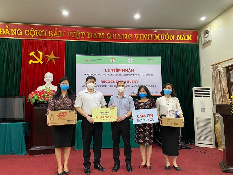 Quỹ Fred Hollows Việt Nam tặng thiết bị, vật tư y tế trị giá gần 800 triệu đồng giúp Hải Dương phòng chống dịch COVID-19