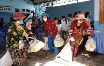 cuu tro cong dong goc viet tai campuchia
