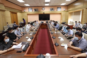 Việt Nam cử 35 chuyên gia y tế hỗ trợ Lào chống dịch COVID-19 Việt Nam cử 35 chuyên gia y tế hỗ trợ Lào chống dịch COVID-19