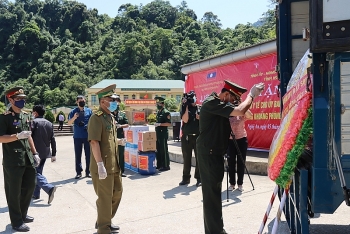 thua thien hue quang tri nghe an an tang hai cot liet si hy sinh tai lao