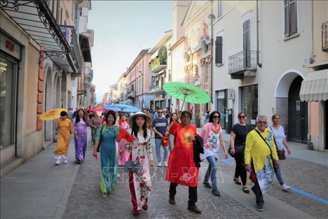 Đặc sắc văn hóa truyền thống Việt Nam trong Lễ hội các dân tộc tại Italy