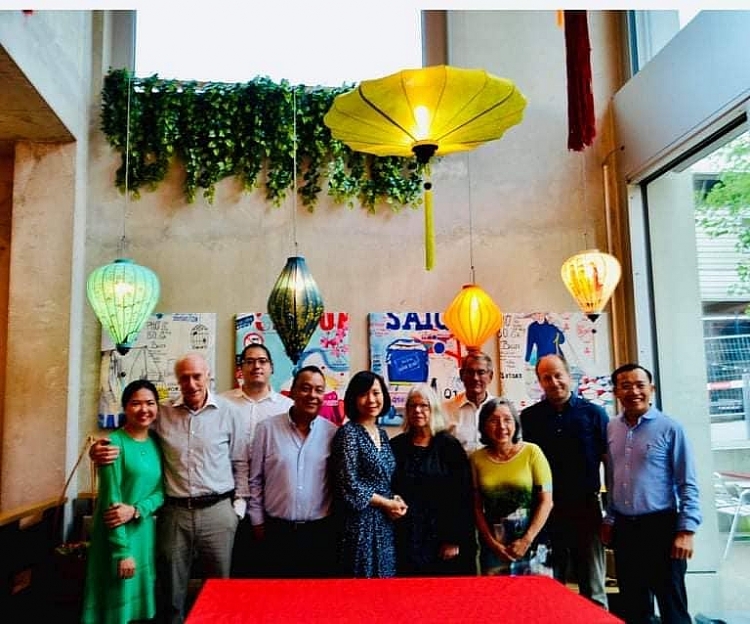 Các hội đoàn Việt Nam và bạn bè Pháp ủng hộ Quỹ vaccine phòng COVID-19