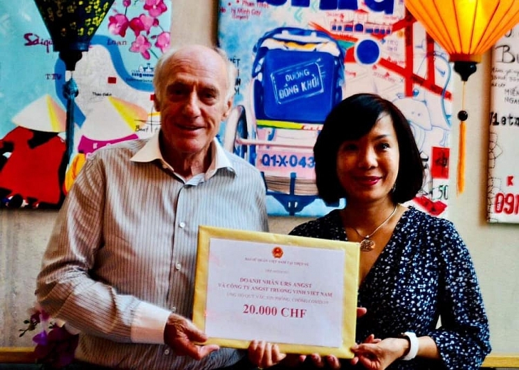Hội Hữu nghị Thụy Sỹ - Việt Nam, người Việt tại Thụy Sỹ ủng hộ Quỹ vaccine phòng COVID-19