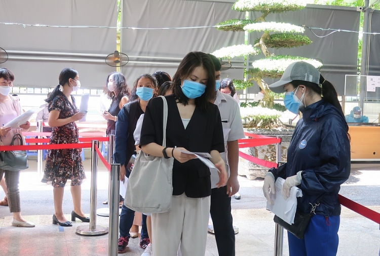 Tiêm chủng miễn phí vaccine COVID 19 cho hơn 1.000 cán bộ nhân viên các tổ chức PCPNN tại Việt Nam