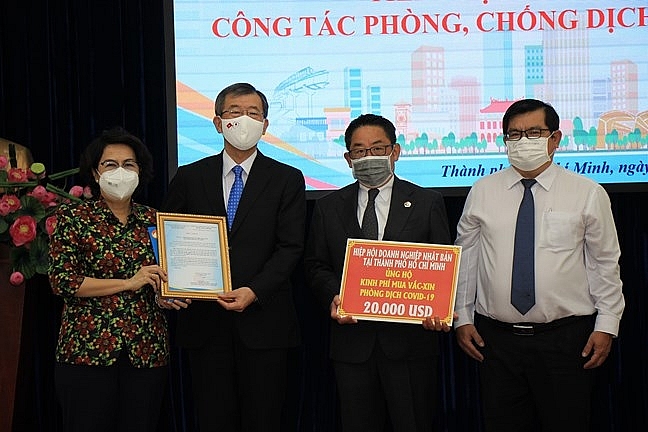 Hội Doanh nghiệp Nhật Bản tại TP Hồ Chí Minh trao hỗ trợ cho công tác phòng, chống dịch COVID-19 tại TP Hồ Chí Minh.