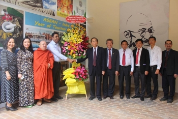 vifa chuc mung tong lanh su quan an do tai tphcm nhan 74 nam ngay doc lap an do