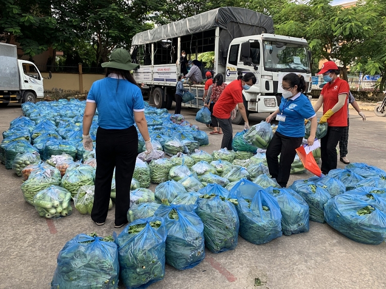 HUFO hỗ trợ người dân TP.HCM và lưu học sinh Lào, Campuchia chống dịch COVID-19