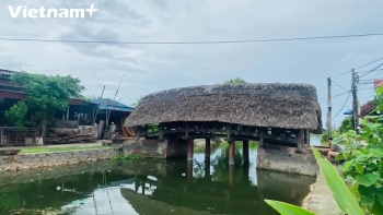 [Video] Cầu lợp Làng Kênh - cây cầu độc nhất vô nhị ở Việt Nam