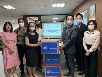 Trao tặng 10.000 khẩu trang y tế cho lao động Việt Nam tại Hàn Quốc