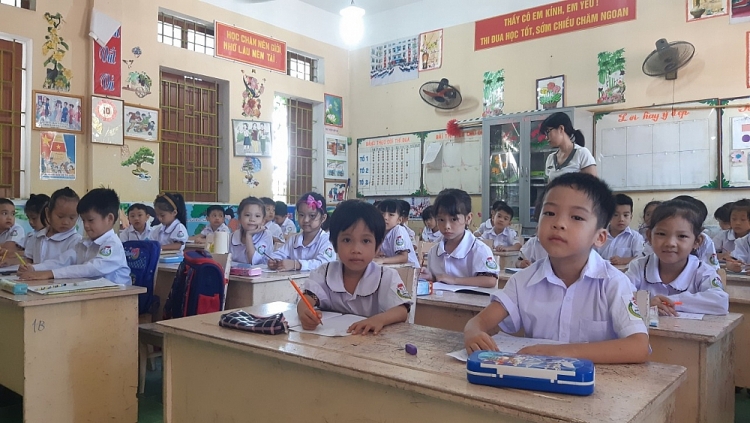 Cô trò trường Tiểu học xã Đồng Tâm trong buổi học sáng ngày 16/9. Đồng Tâm - yên bình ngày mới