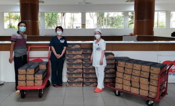 Cộng đồng người Việt tại New Zealand trao tặng 80.000 hộp sữa cho 26 bệnh viện tại TP.HCM