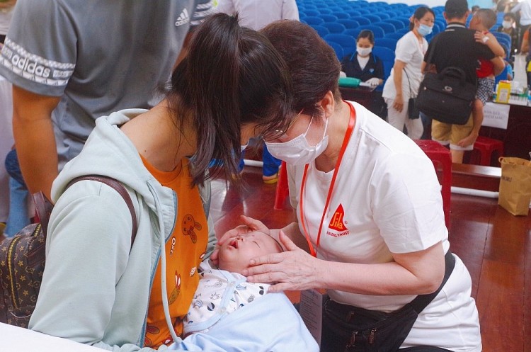 Tổ chức Operation Smile Việt Nam phẫu thuật thành công cho 94 trẻ bị dị tật hàm mặt tại Quảng Ngãi